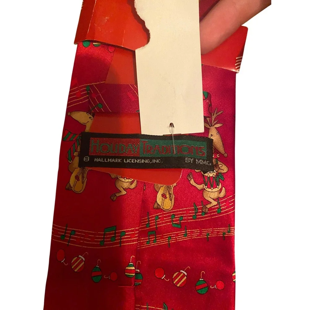 Hallmark Holiday Traditions Mens Red Silk Musical Reindeer‎ Christmas Tie NWT